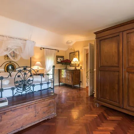 Fontespina 6, Emma Vila Acquaviva Picena