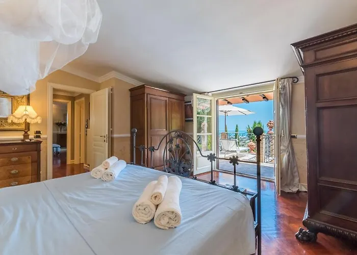 Fontespina 6, Emma Βίλα *